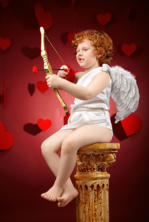 Cupidon ange avec des ailes et flèche de tir à l'arc 17522371 Art